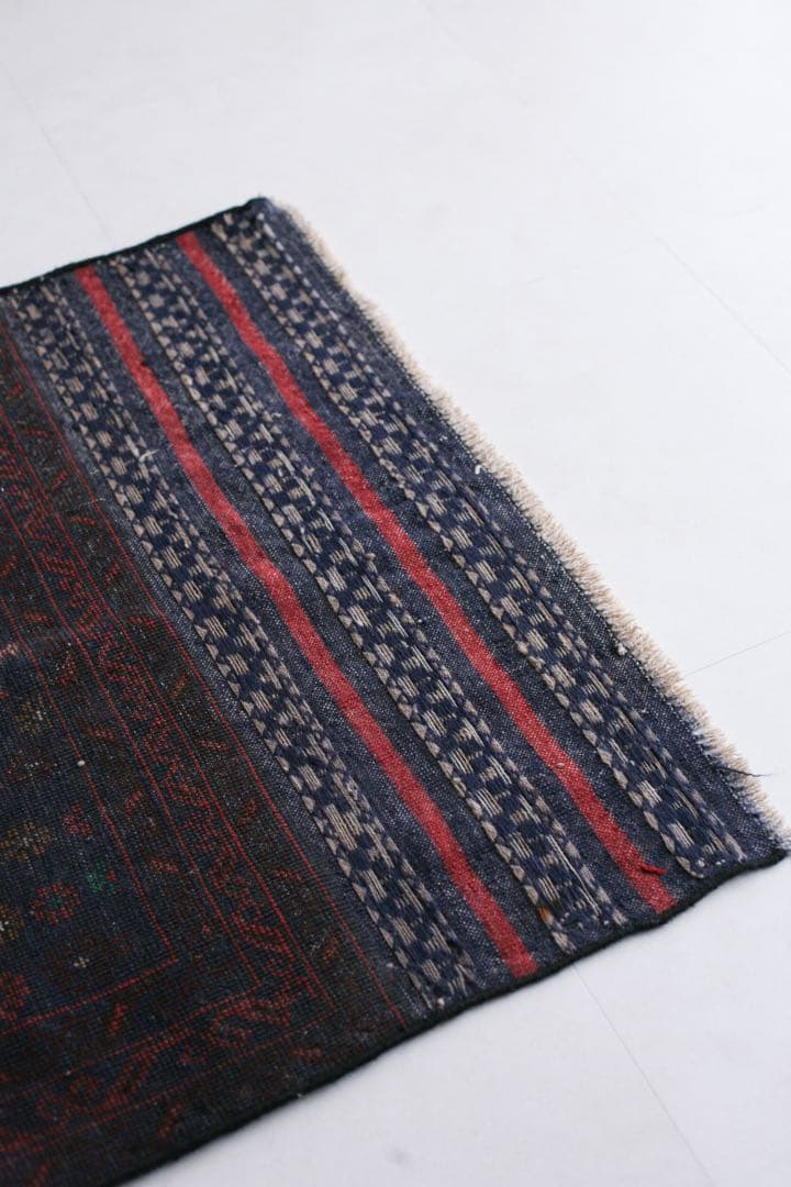 145cm×84cm バルーチ　トライバルラグ　ヴィンテージラグ　リビングサイズ