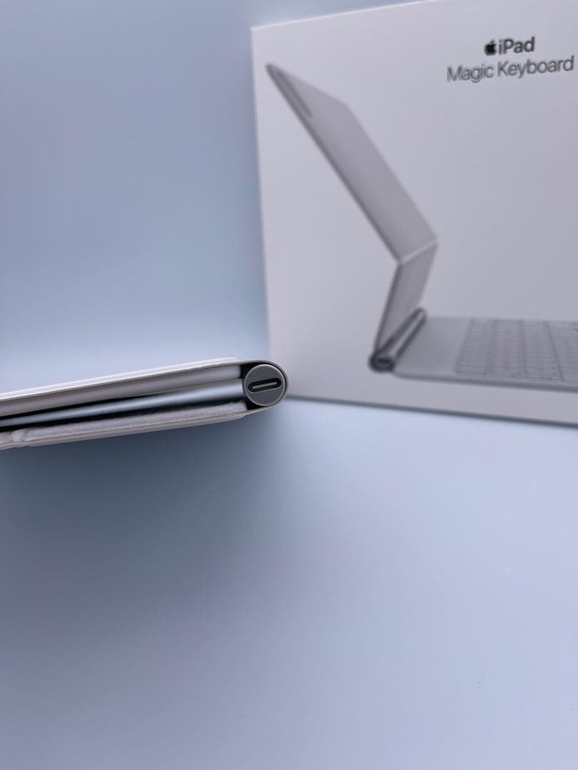iPad Magic Keyboard ホワイト