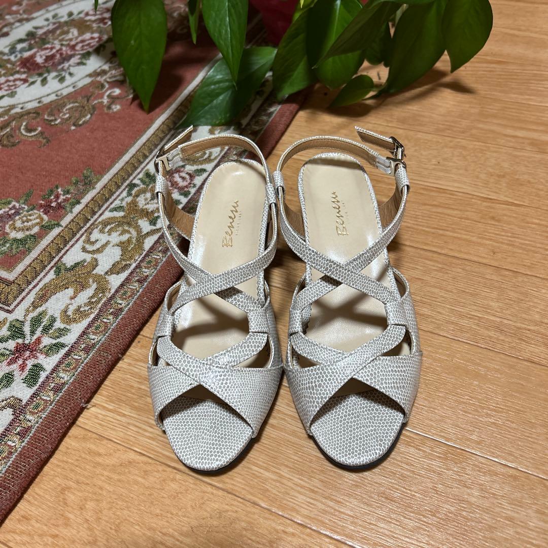 ベネシュ サンダル ２４㎝