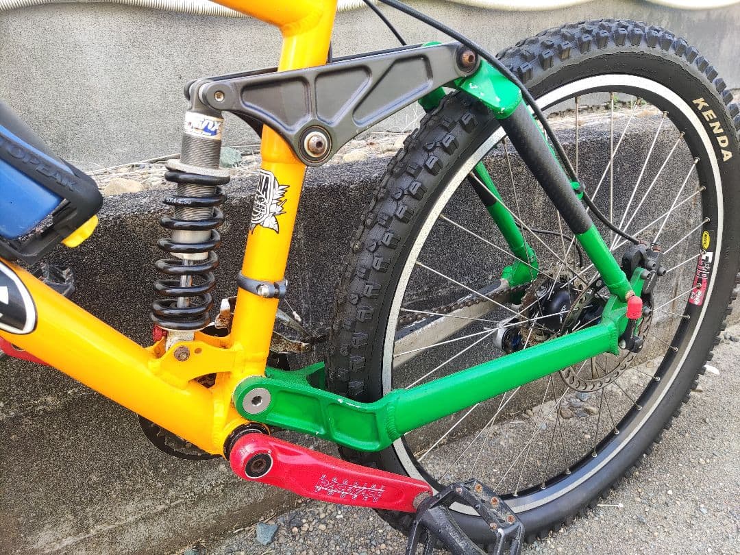 Kona マウンテンバイク カラーオレンジ/グリーン/レッド 26mtb