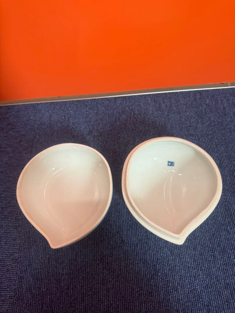 1685 鍋島 畑萬陶苑　色絵桃文 桃形蓋物