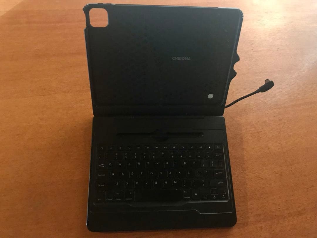 IPad Pro 11 ＋CHESONA キーボードケース＋NOMATICバッグ
