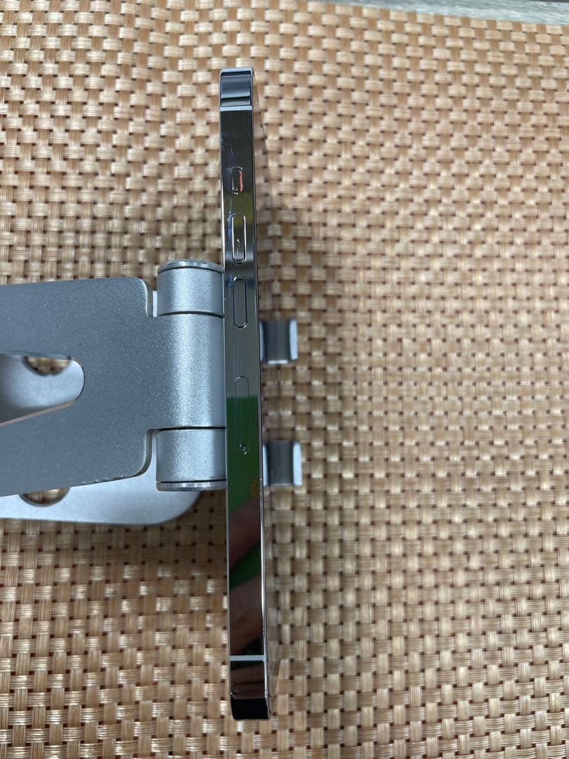 iPhone 13 Pro 256 GB シルバーSIMフリー【5602】