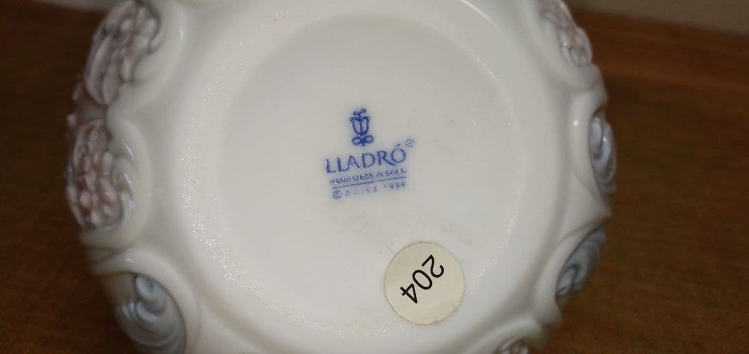 【美品】リヤドロ lladro 6617 卵の中に犬 パピー 飾り物