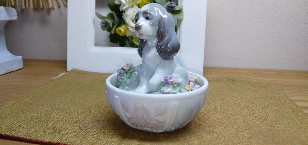 【美品】リヤドロ lladro 6617 卵の中に犬 パピー 飾り物