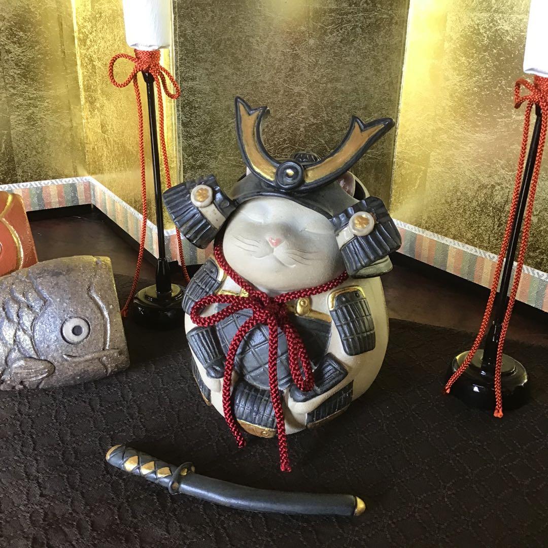 猫武将<(*ΦωΦ*)> 出陣 白猫さん［黒兜、鎧、刀］