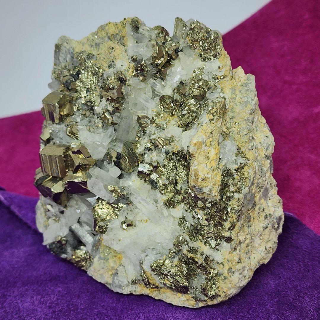 キラキラのパイライトとクリスタル水晶の共生 原石！