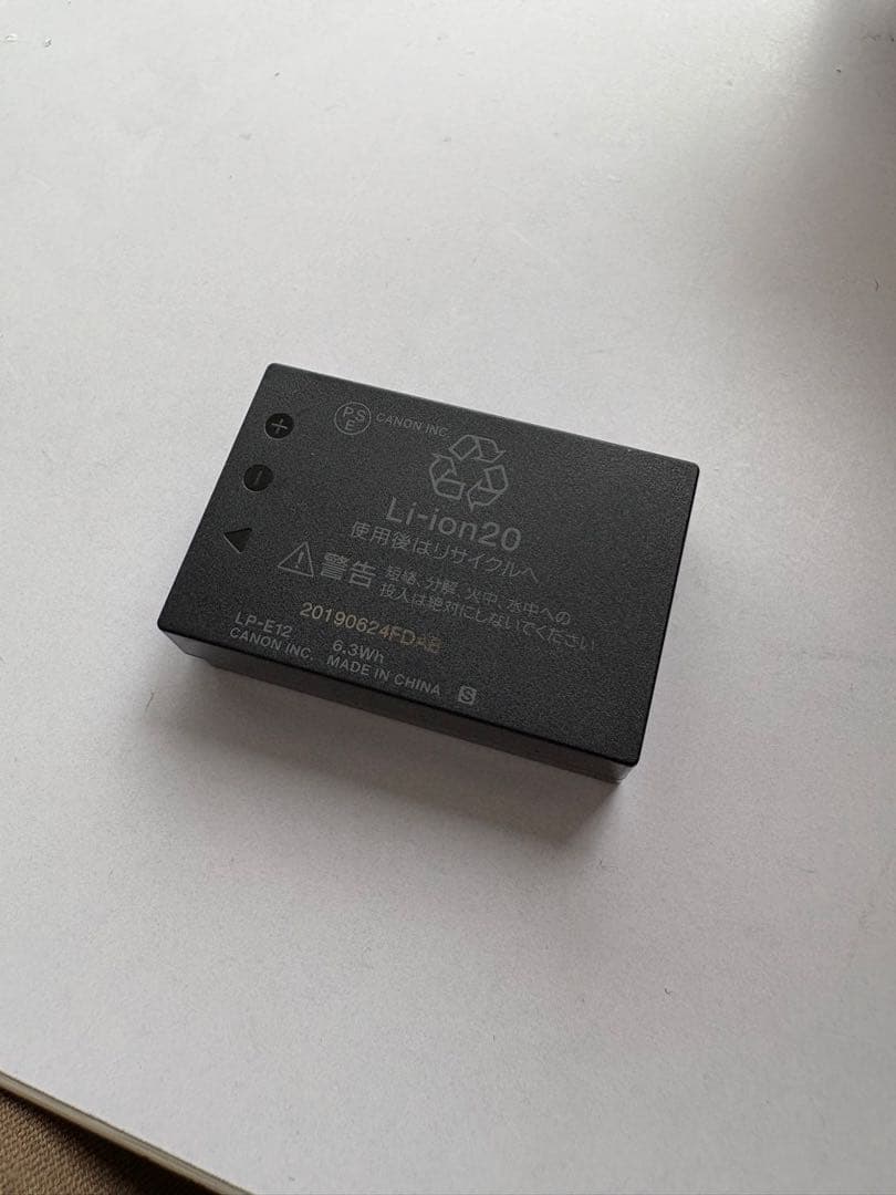 Canon EOS M200 ダブルズームキット ホワイト　ミラーレス一眼