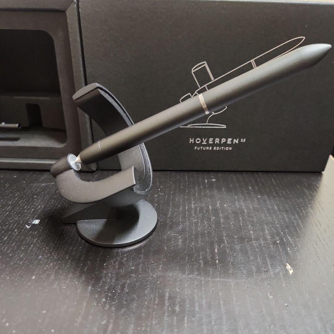 中に浮くボールペン