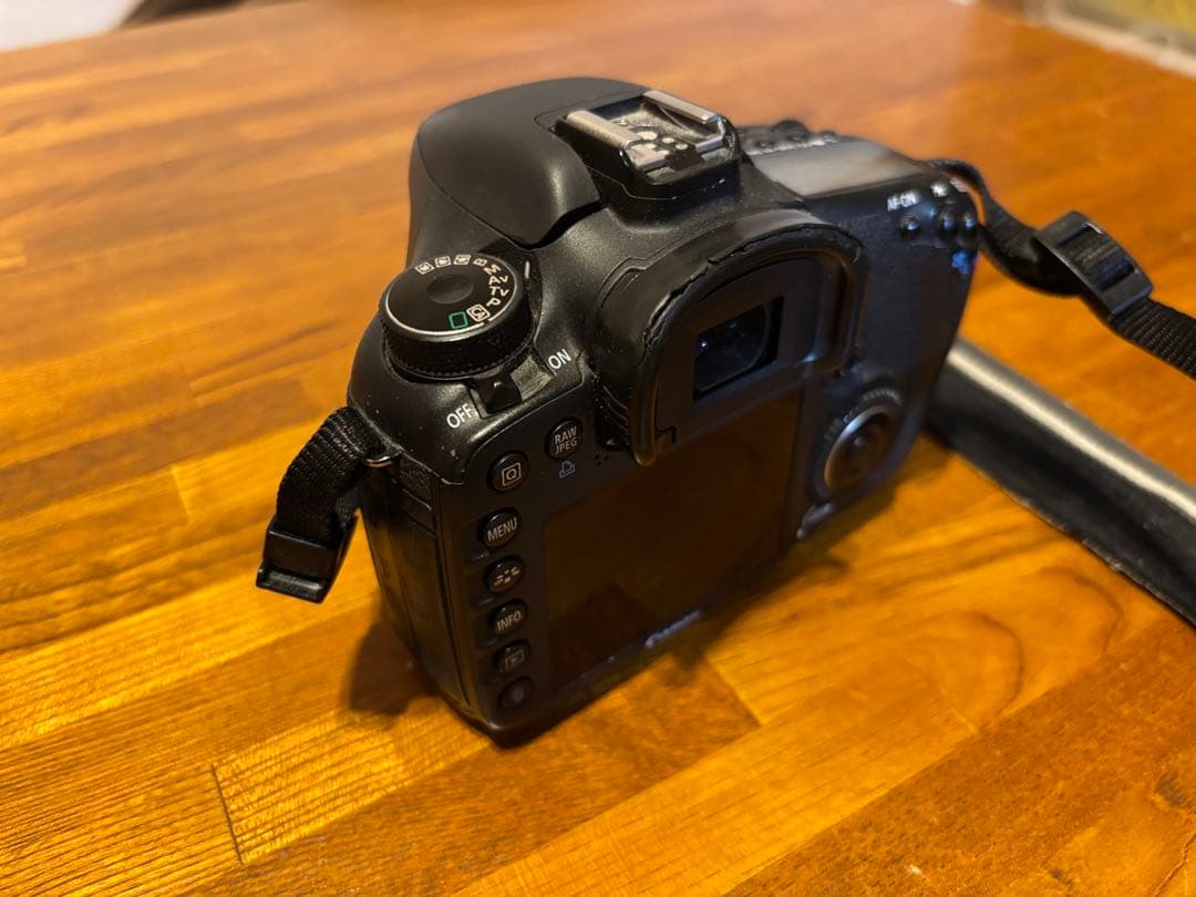 【訳アリ品】Canon EOS 7D 充電器付き
