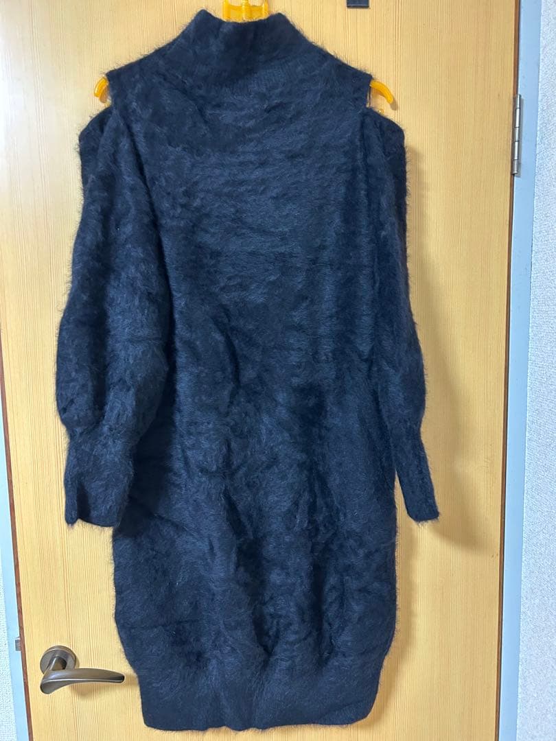 ラブティックボンボン　スリットショルダーブラックミニワンピース　さえこさんワンピ