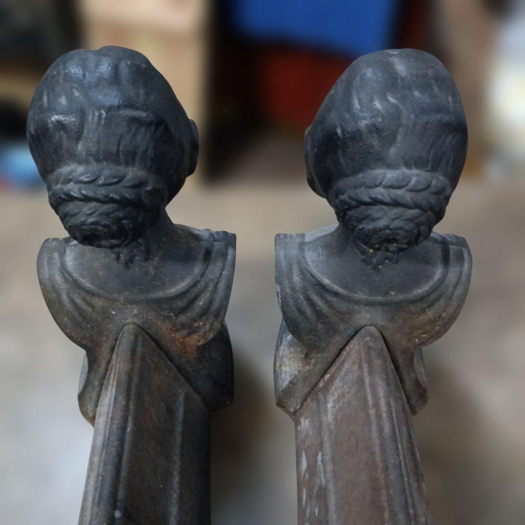 5107）ヴィンテージ　鋳鉄製のファイヤードッグ　ファイアドッグ　暖炉用品