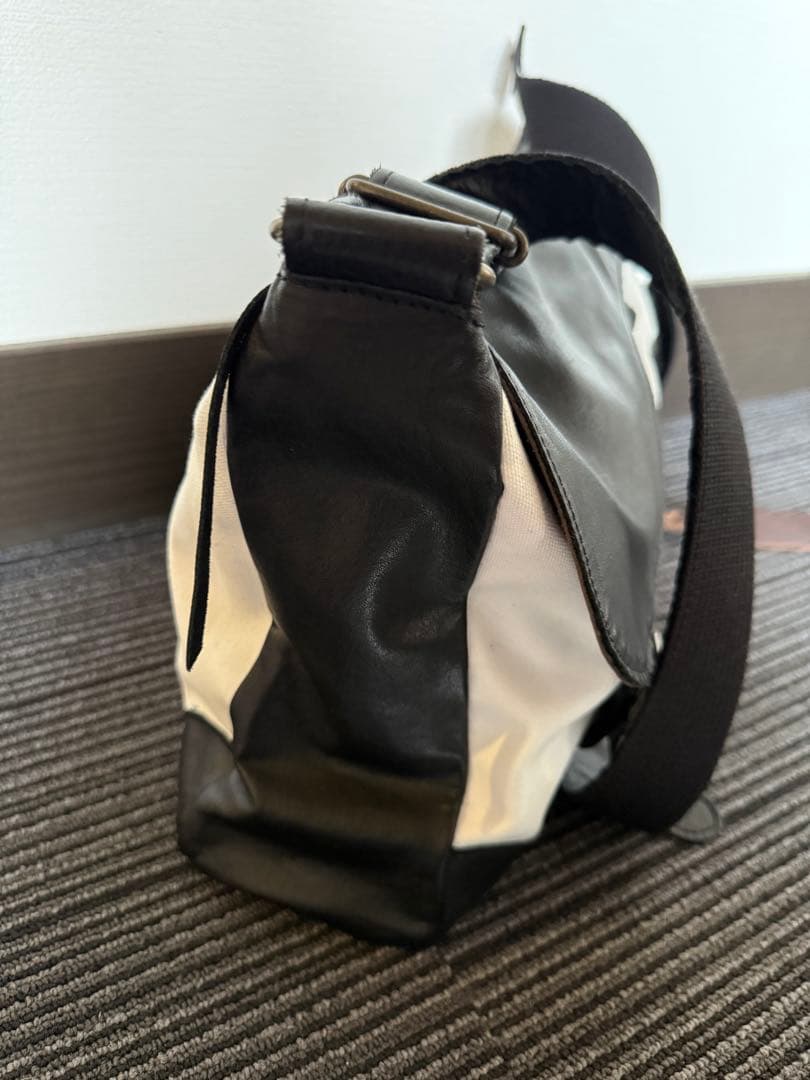 SADDLE (サドル) 白×黒 ゼッケンショルダーバッグ 競馬 JRA