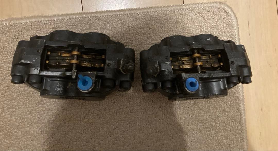 フロントブレーキキャリパー（ゼファーχ）/送料込み