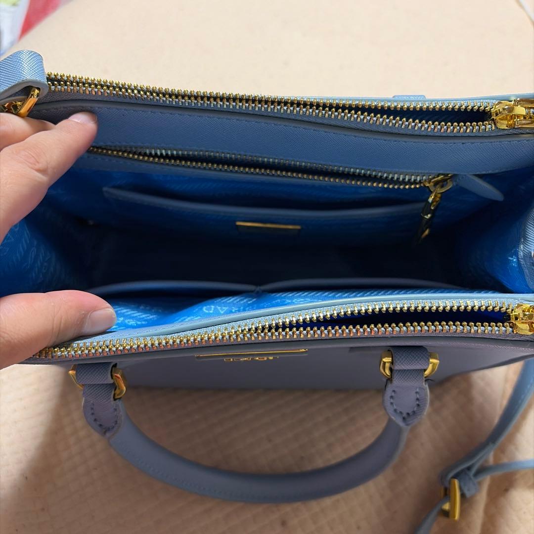 PRADAブルーショルダーバッグ
