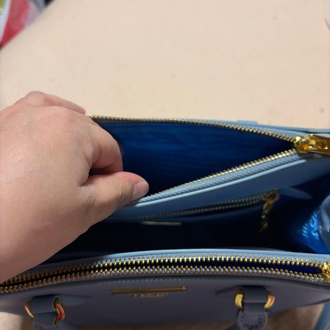 PRADAブルーショルダーバッグ