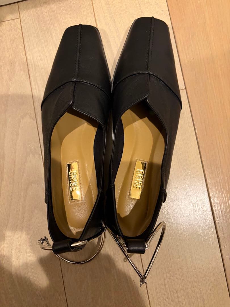 GRISEレザースクエアクロスシームアンクルフラット