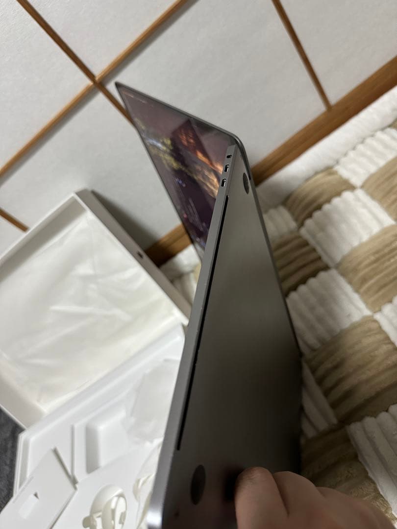 MacBook Pro15 2018 i7/512GB ディスプレイ、電池良好