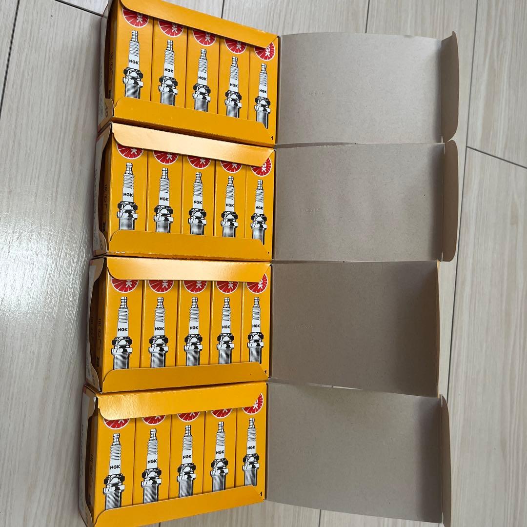 NGK スパークプラグ BKR6E-11 40本セット 新品未使用 2756