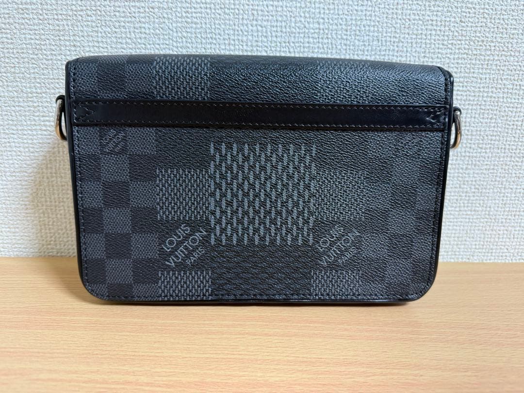 ルイヴィトン　ダミエグラフィット3Dステュディオメッセンジャー