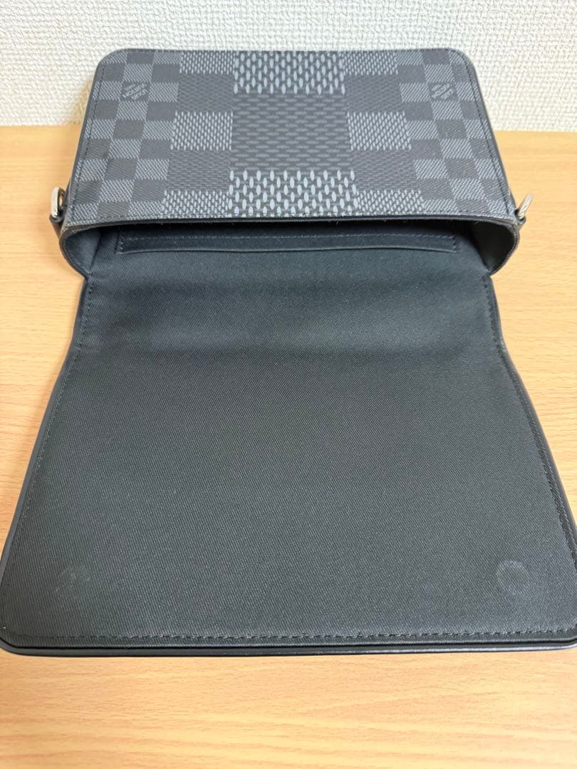 ルイヴィトン　ダミエグラフィット3Dステュディオメッセンジャー