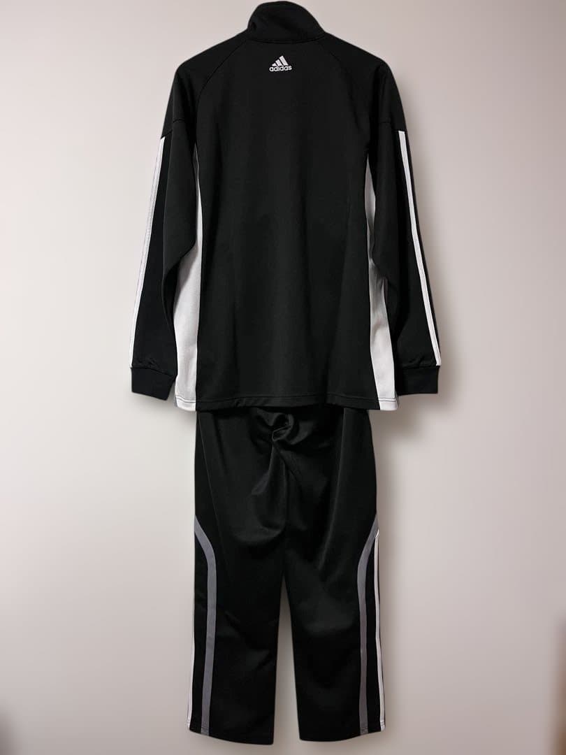adidas ジャージ上（O）下（Ｌ）サイズ違いセット ブラック/ホワイト