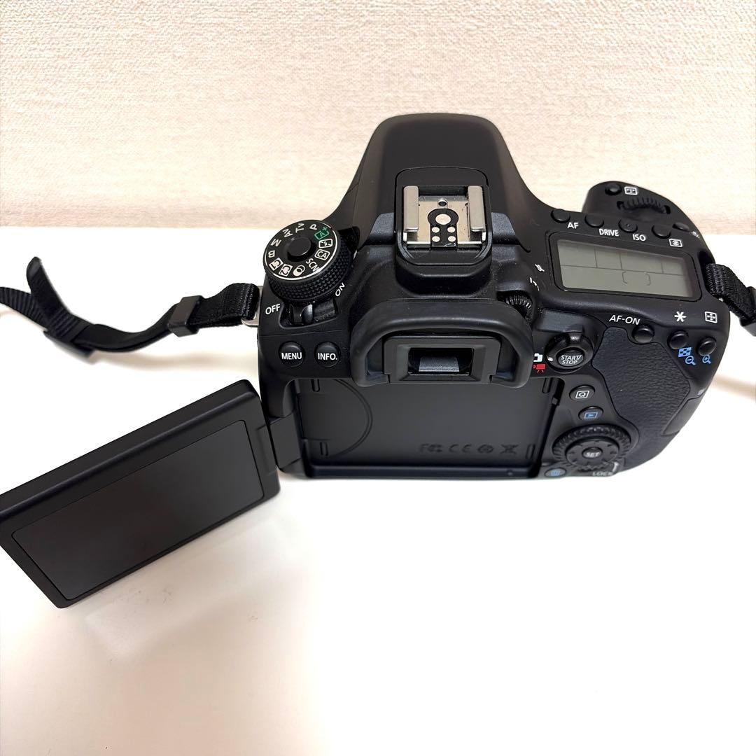 Canon デジタル一眼レフカメラ EOS 80D ボディ＋純正バッテリー2個