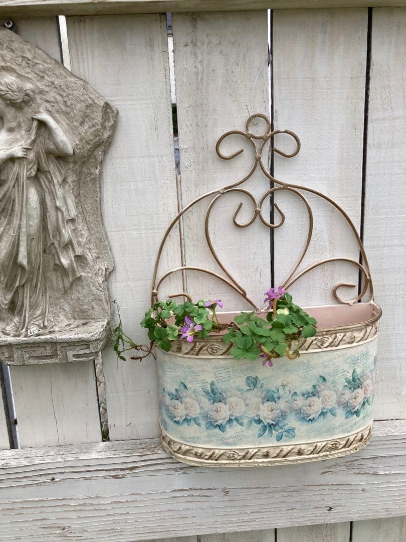 薔薇ピンク＆シャンパンGOLDアイアンとブリキのハンガーバスケットアンティーク調