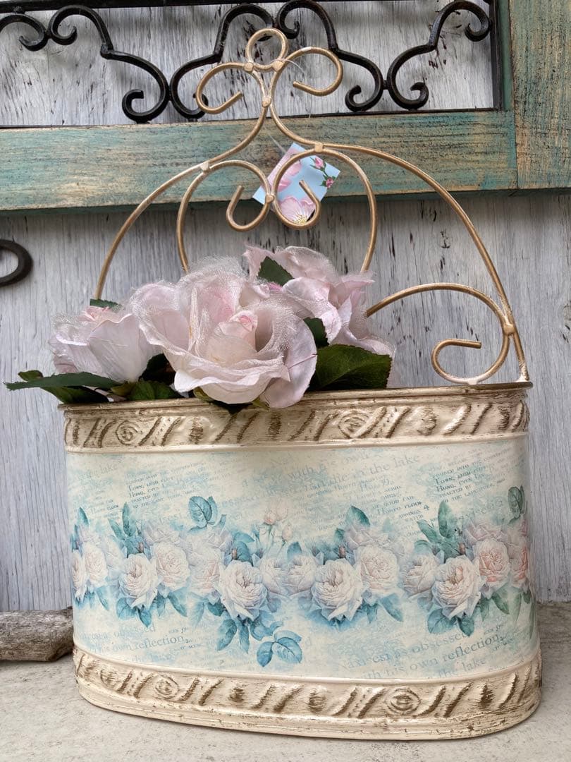 薔薇ピンク＆シャンパンGOLDアイアンとブリキのハンガーバスケットアンティーク調