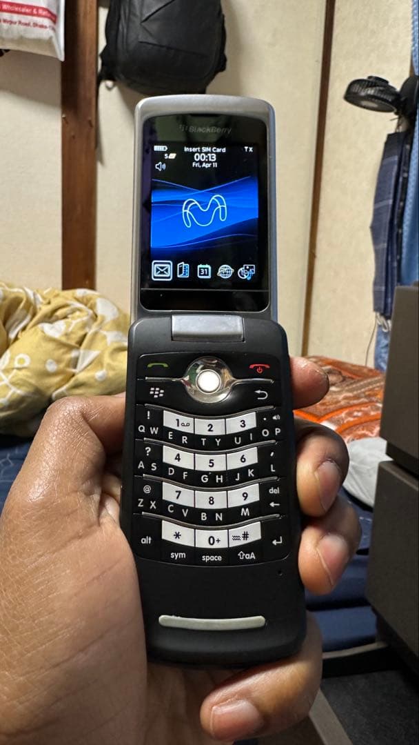 BlackBerry フリップフォン シルバー/ブラック