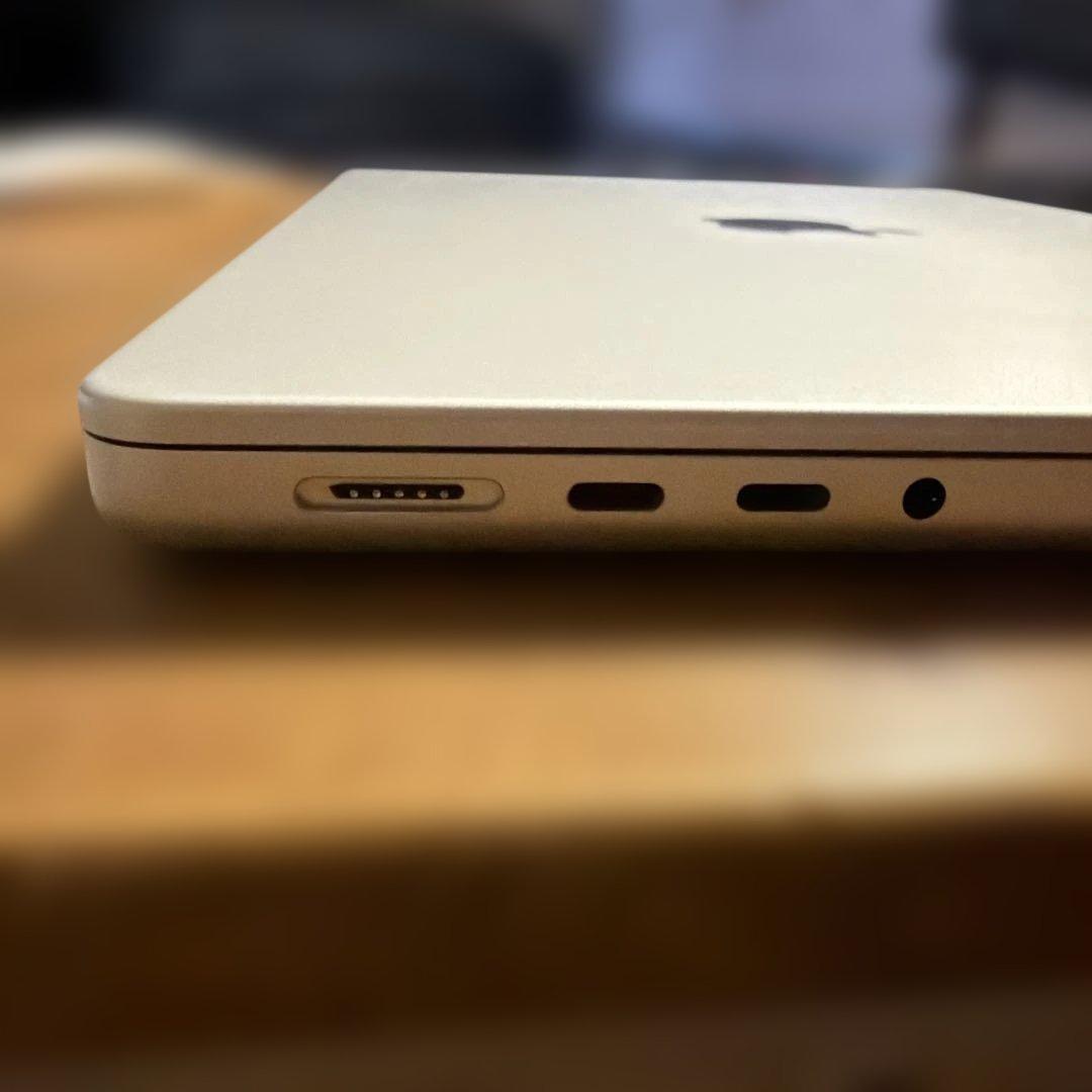 MacBook Pro 14インチ M1 16GB ストレージ512