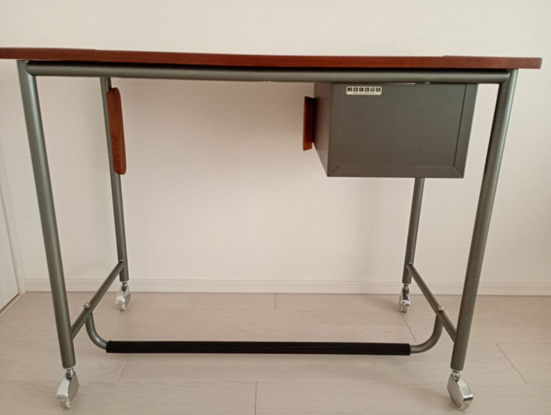 デンマーク　北欧　ヴィンテージ　キャスター付きデスク