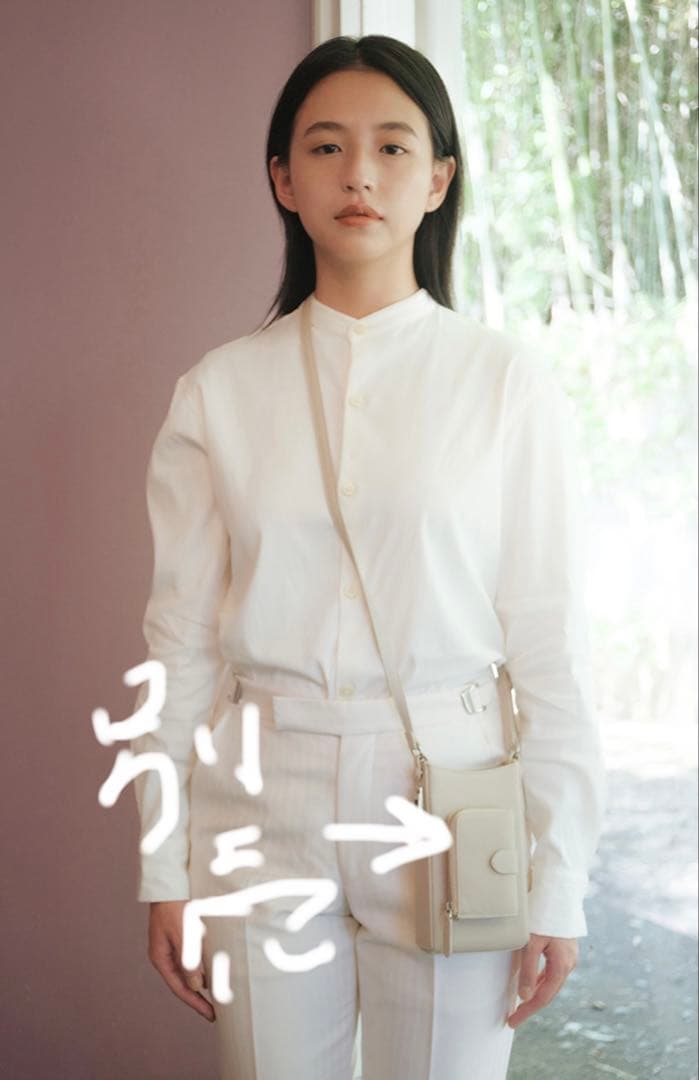 新品❗️DEMIU Petit Smartphone Bag ストラップ付ベージュ