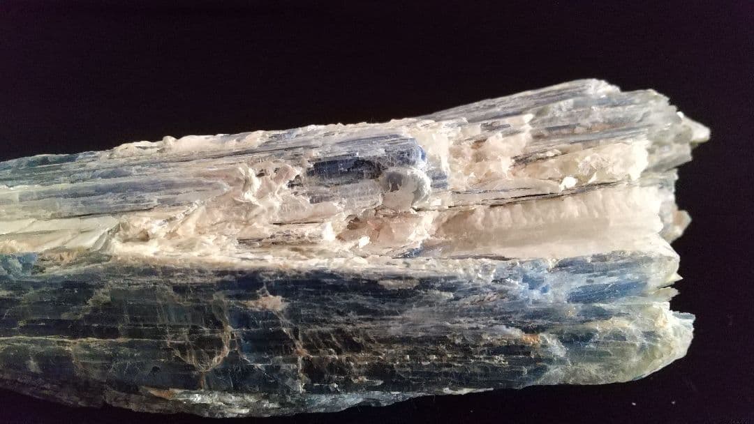 カイヤナイト(原石)