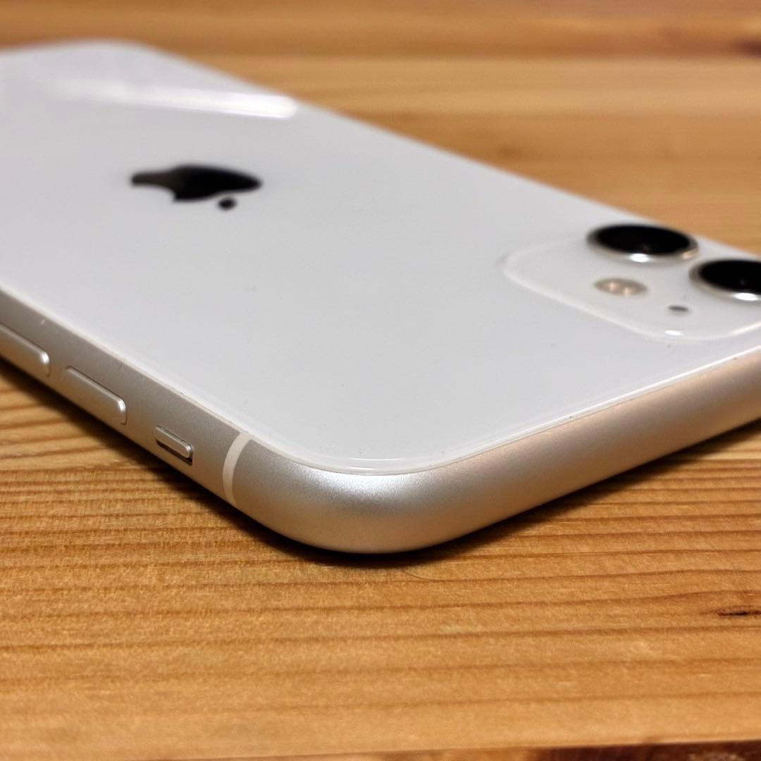あ*ふ様 バッテリー新品　iPhone 11 64GB SIMフリー　美品　おま