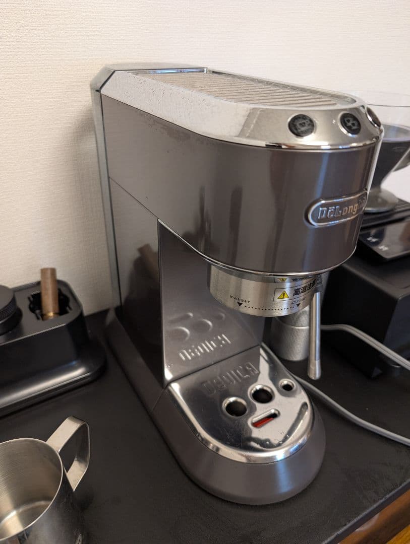 De'Longhi デロンギ　デディカアルテEC885J エスプレッソマシン