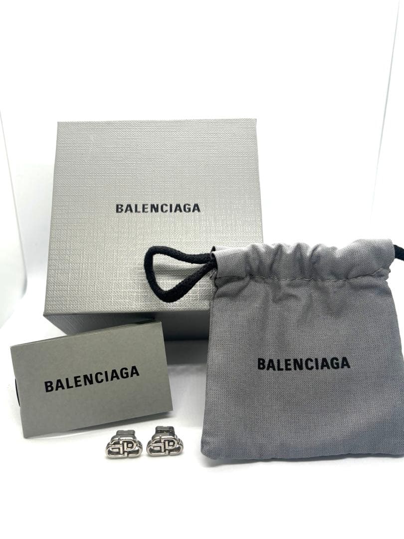 BALENCIAGA ロゴ入りピアス