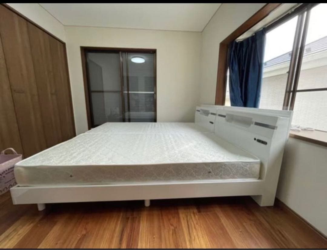 シングルベッド ホワイト ヘッドボード付き