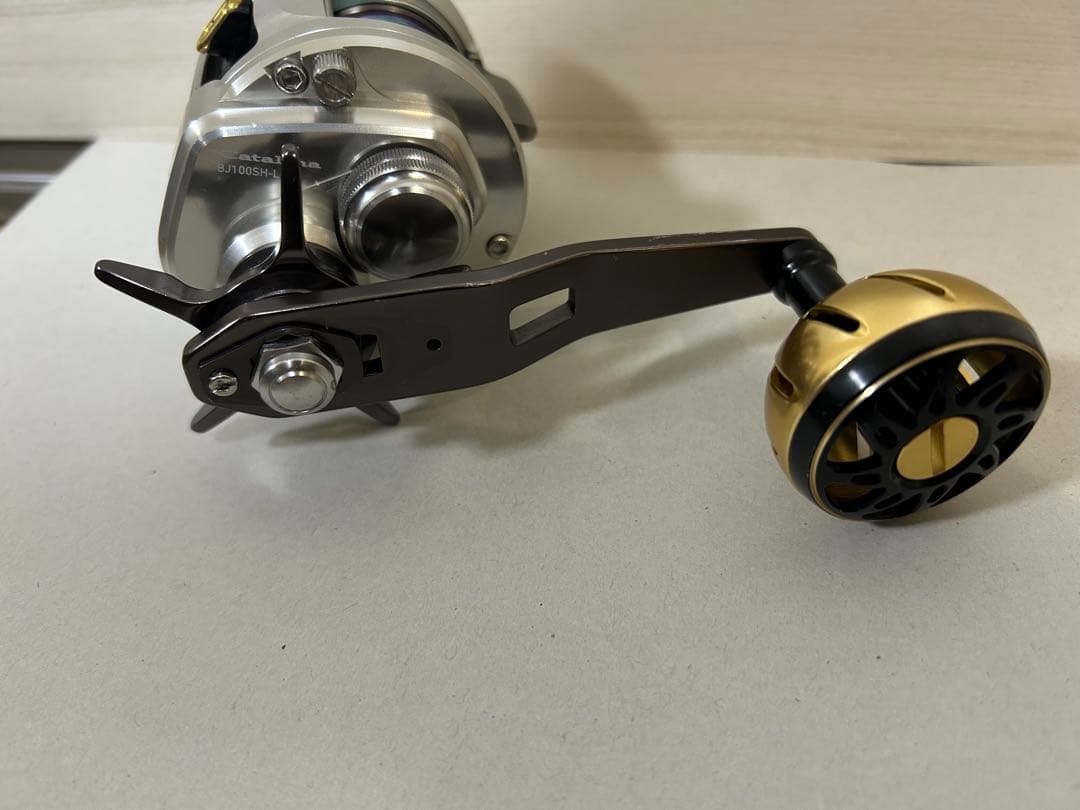 中古　Daiwaベイトリール 15 キャタリナ ベイジギング 100SH-L