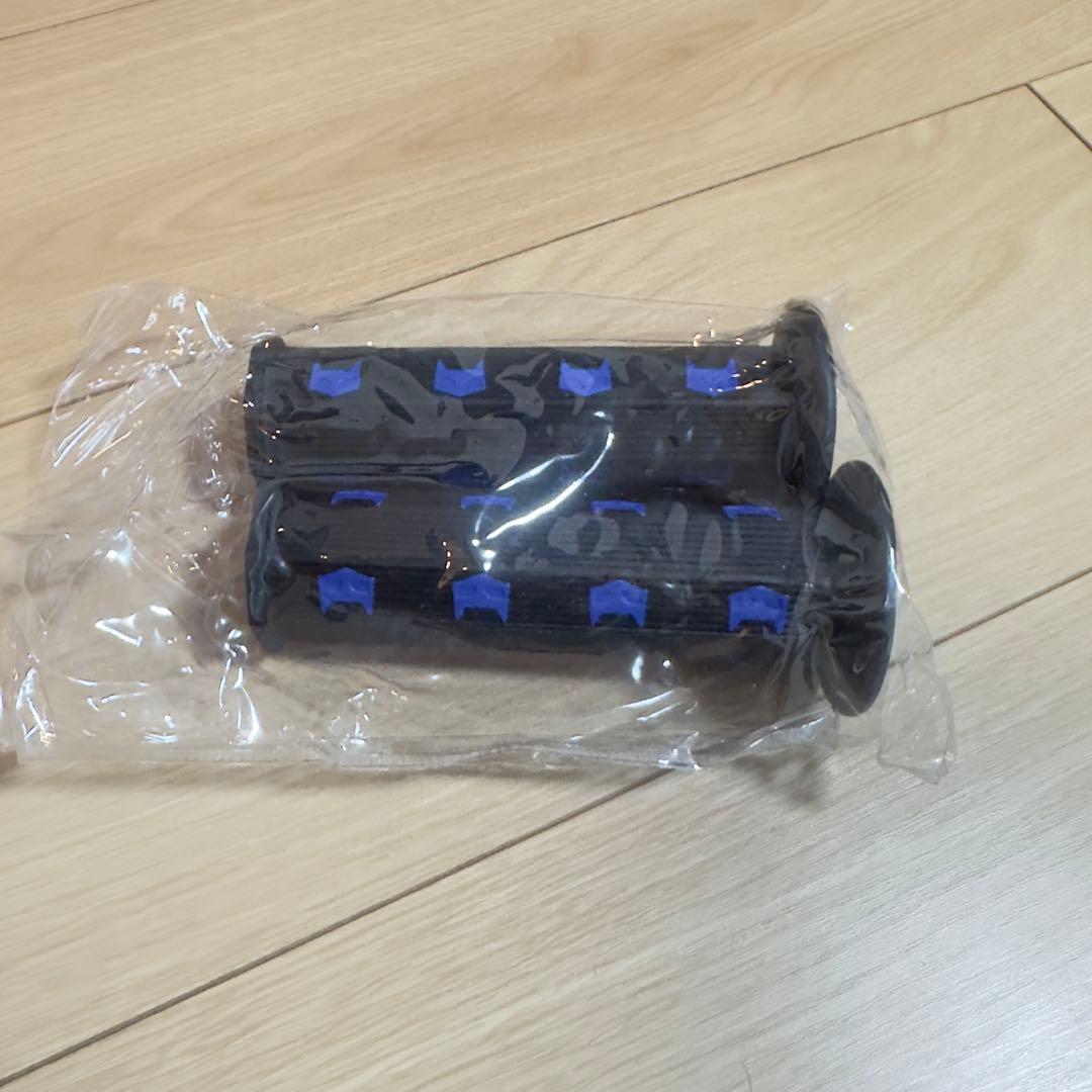 汎用八角グリップ ネコ柄 ニャンコグリップ ニャンニャングリップ　赤　青　黄色