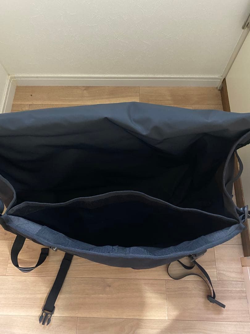 黒 メッセンジャーバッグ