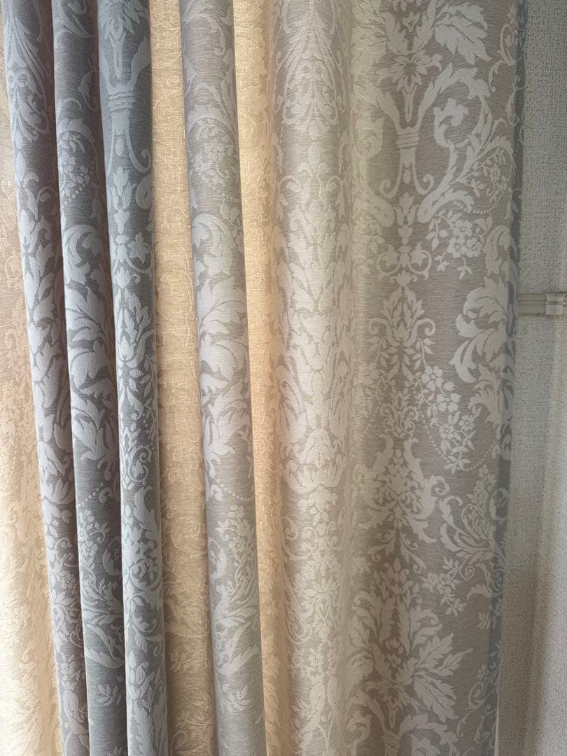 エレガントな花柄カーテン クリーム色 グレー　ファインテックス　オーダーカーテン