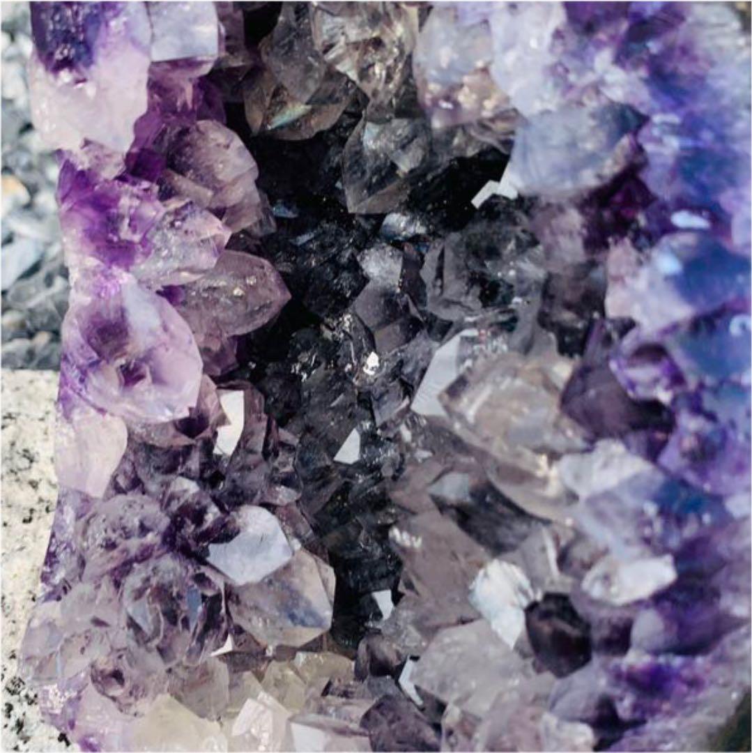 【♒映え映え・色が濃い♒】濃厚紫色 ウルグアイ産 高品質アメジスト 原石 天然石