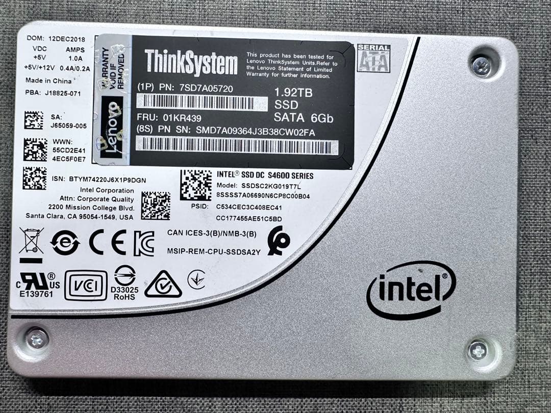 ThinkSystem 1.92TB SSD SATA 6Gb/s 2枚