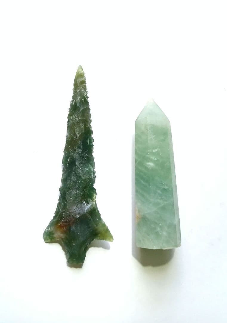 カムイセット　カルセドニー 石器　訳あり⚠　矛 とフローライト蛍石六角柱 模写