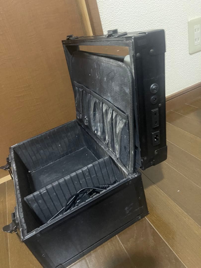 黒いメイクボックス ミラー付き メイクアップアーティスト専用化粧箱 可移動化粧台