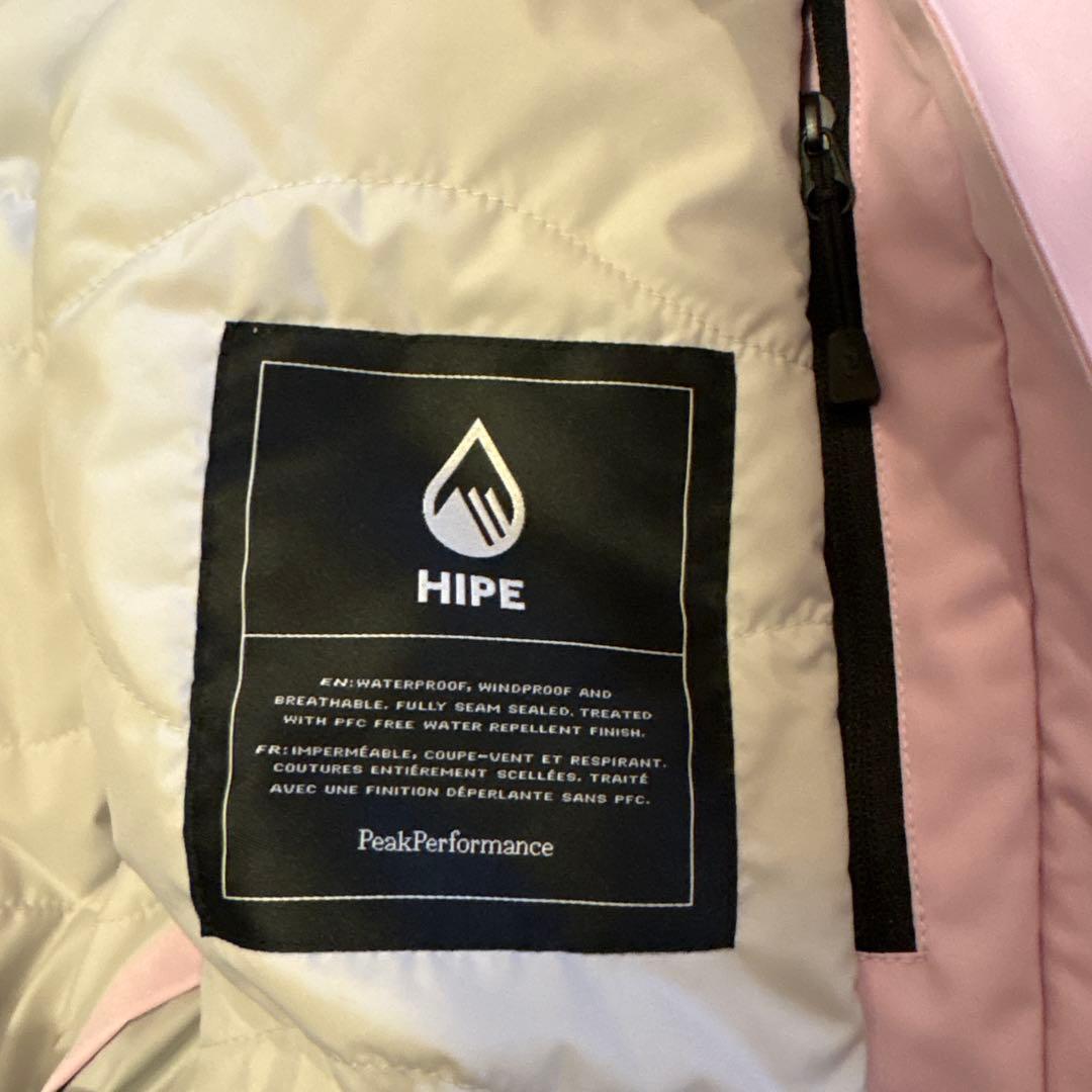 美品Peak Performance 薄ピンクフード付きスキーウェア