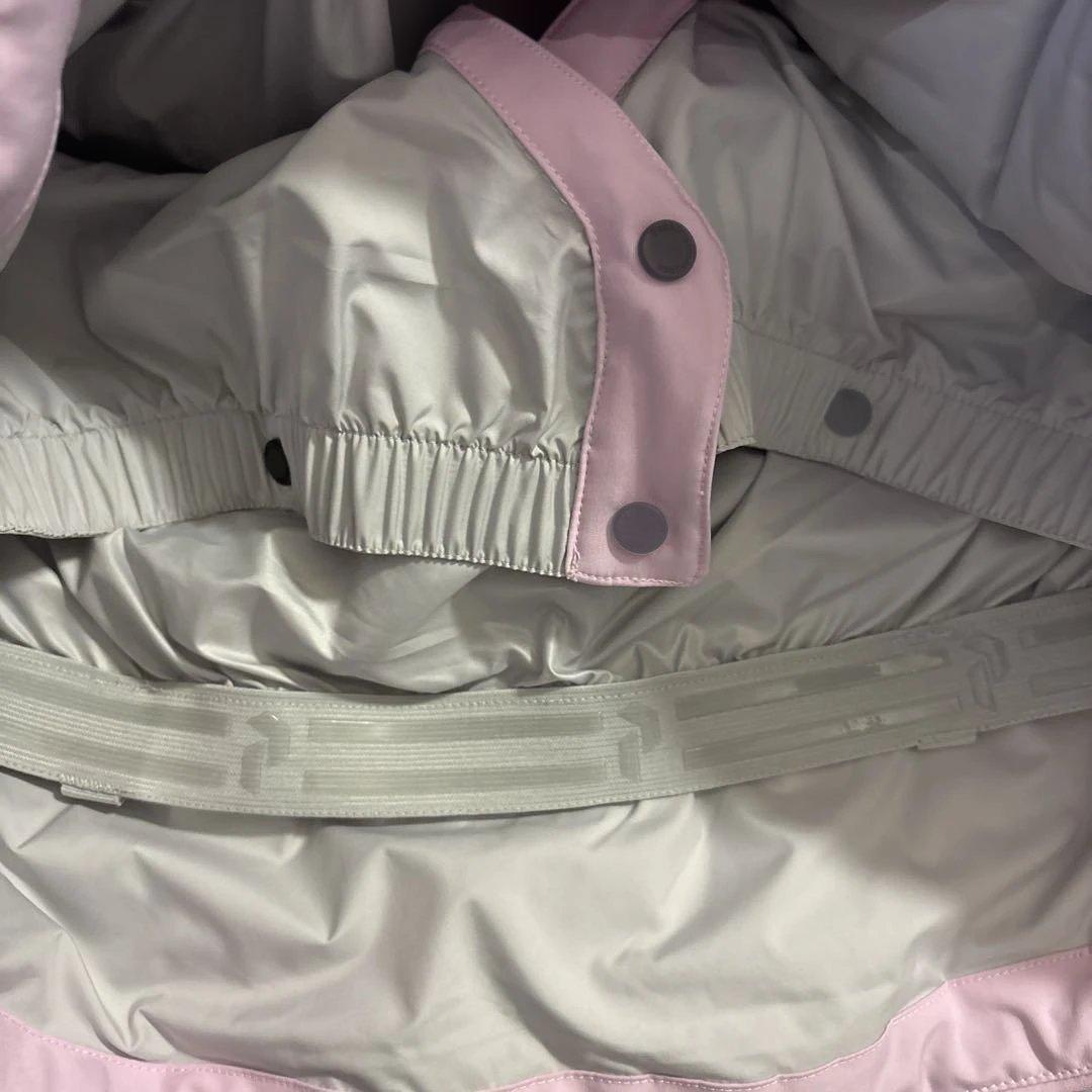 美品Peak Performance 薄ピンクフード付きスキーウェア