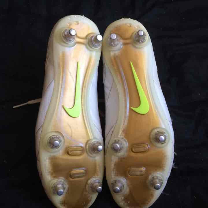 NIKE TIEMPO取り替え式スパイク