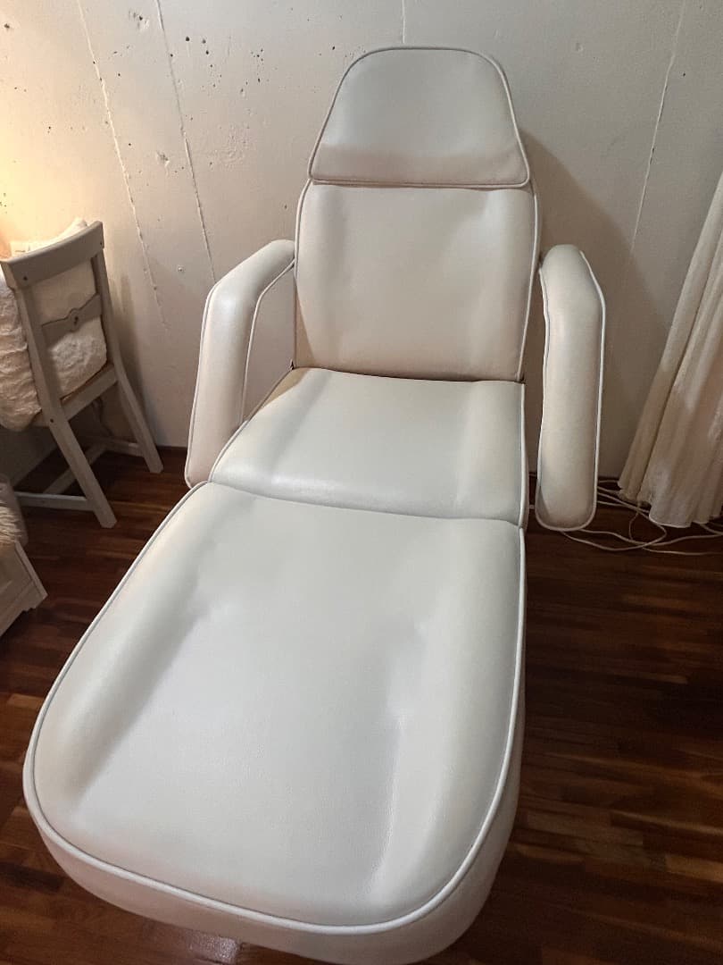 東京引き取り限定★1年使用★低反発スタンダードフェイシャルエステベッド（有孔）